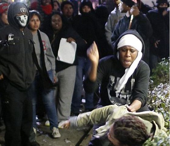 1-Oakland-Looters-Footlocker