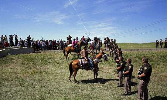 n-dakota-11-22-horses-stand-off