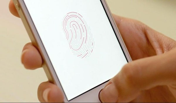Senator asks if FBI can get iPhone 5S fingerprint data via Patriot Act