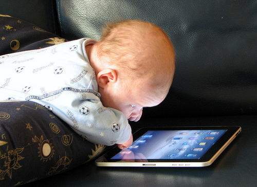 http://theunhivedmind.com/wordpress3/wp-content/uploads/2014/03/ipad-baby.jpg
